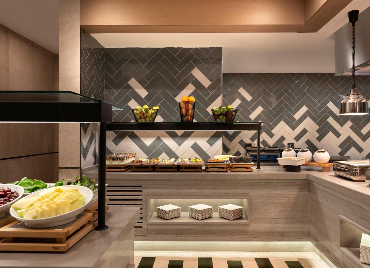 Radisson Collection Hotel, Bodrum Akyarlar Luaran gambar The buffet at the hotel