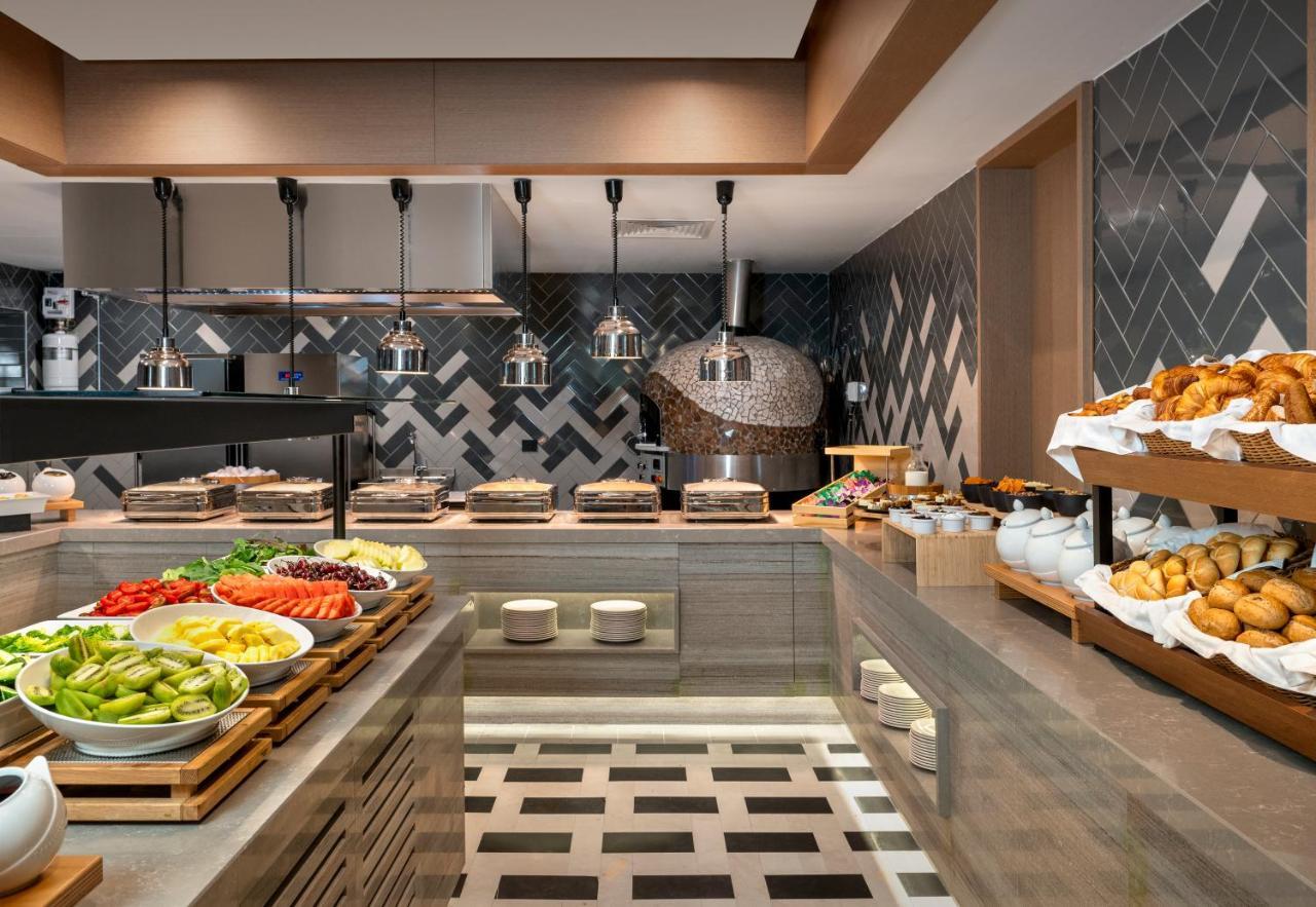 Radisson Collection Hotel, Bodrum Akyarlar Luaran gambar The buffet at the hotel